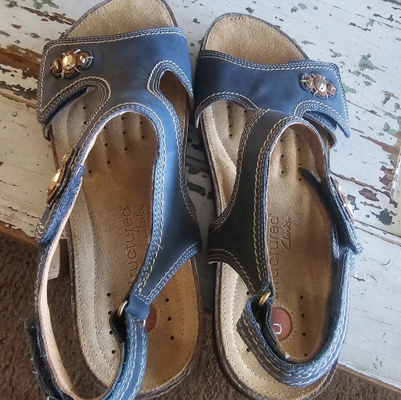 Clarks Unstructured Sandals - Picture 3 of 6